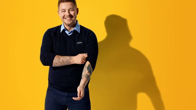 2023_butik_portræt_alexander_gul