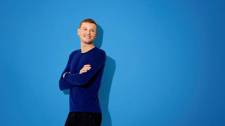 2023_HQ_portræt_asger_blå