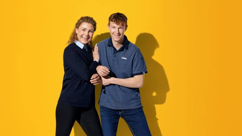 2023_butik_portræt_gruppe_2_skub_gul