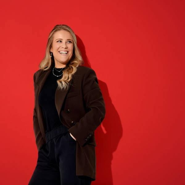 2023_HQ_portræt_pernille_rød