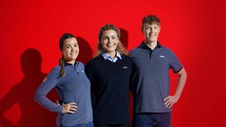 2023_butik_portræt_gruppe3_rød